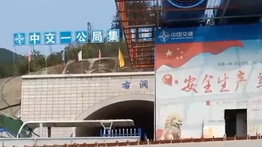 中交一公局集團使用HC高速液壓夯實機在渝武高速中梁山隧道項目進(jìn)行路基夯實處理